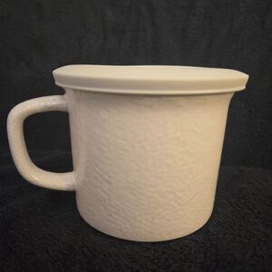 CorningWare Stoneware Meal/Soup Mug 20oz. w/ Vented Lid White. Hammered Texture